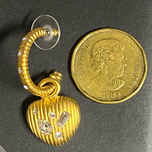 Vintage -New Gold tone Crystal Earrings - Picture 2 of 2